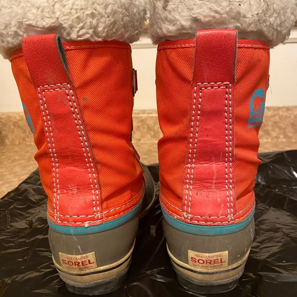 Sorel boots - Picture 2 of 3
